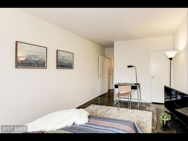 Foto del edificio - 4200 Cathedral Ave NW