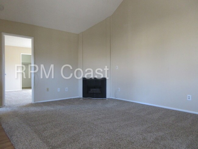 Building Photo - 16672 Island Cir