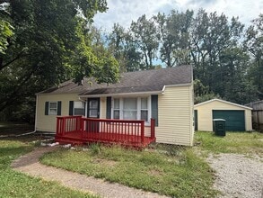 Building Photo - 2301 W Oliver Dr
