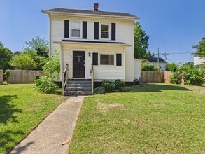Building Photo - 1002 Haskell St