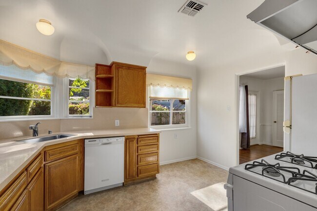 Foto del edificio - 12341 Laurel Terrace Dr