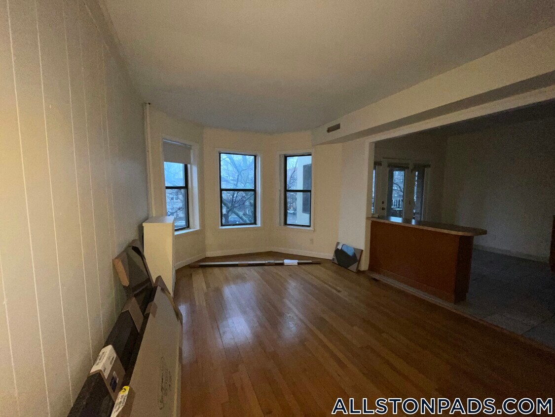 Foto principal - 1131 Commonwealth Ave