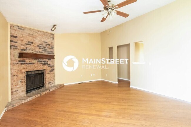 Building Photo - 3 Bedroom Pet-Friendly Home in Oklahoma City, OK with Main Street Renewal