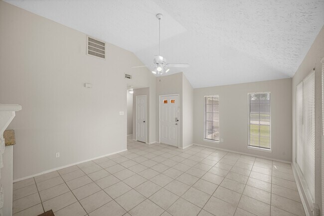 Foto del edificio - 8614 Windell Ln