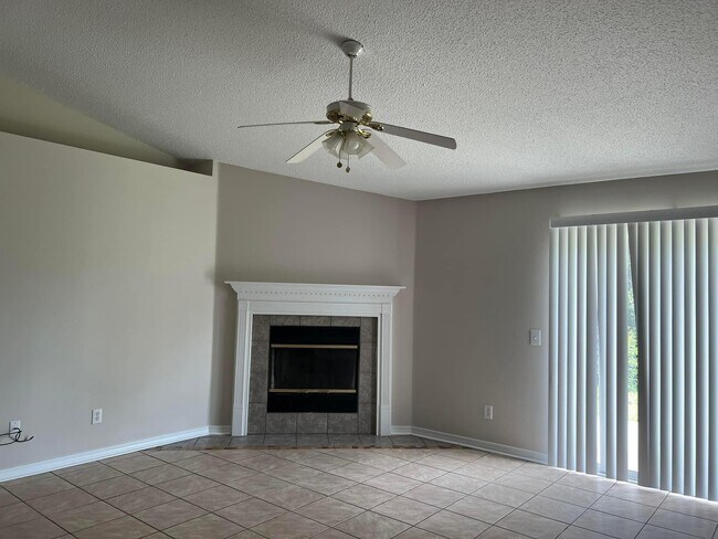 Building Photo - 326 Tislow Dr