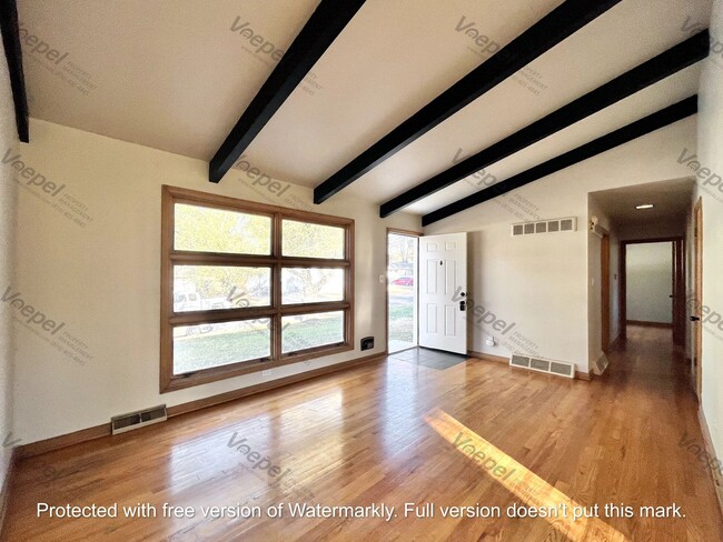 Building Photo - COMING SOON 3 Bedroom 1 Bath- $1575.00