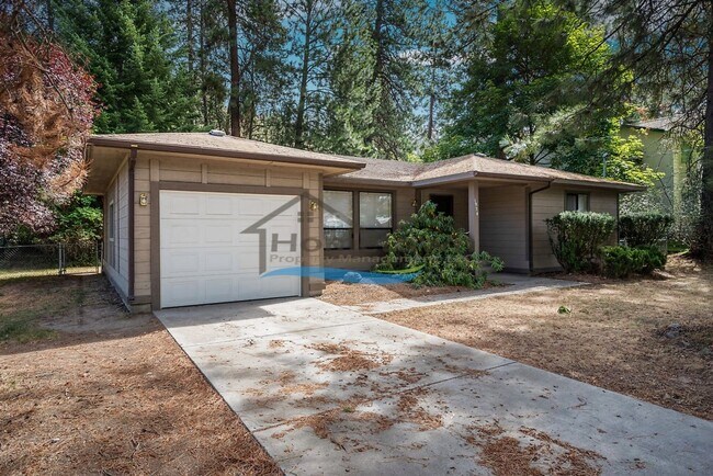 Building Photo - 2 Bed 1 Bath Home w/Garage Close to Downto...