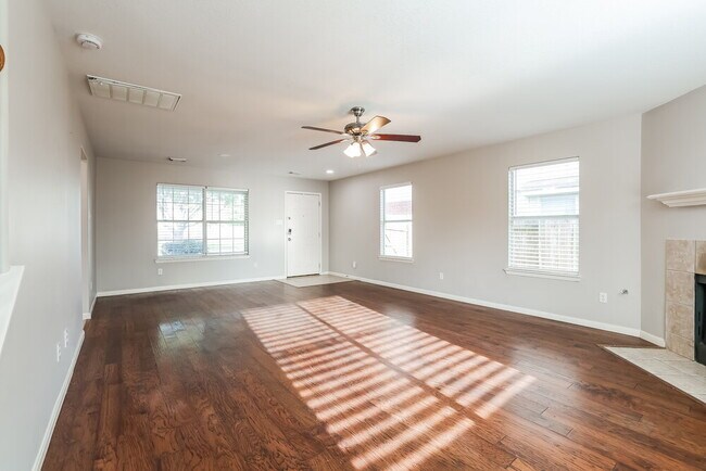 Foto del edificio - 6614 Carly Park Way