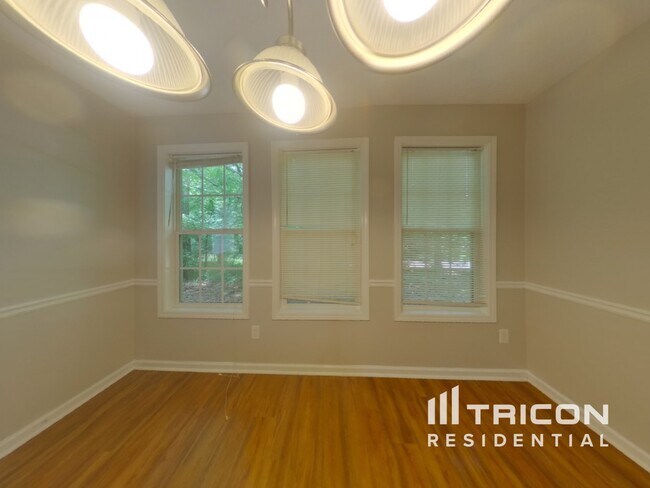 Foto del edificio - 100 Shadowbrook Trce
