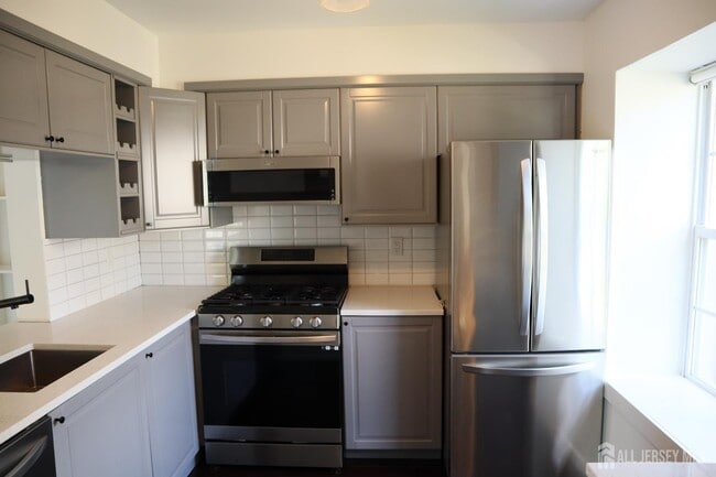 Foto del edificio - 1306 Commons at Kingswood Dr