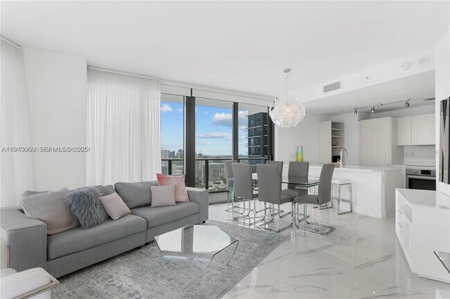 Foto del edificio - 501 NE 31st St