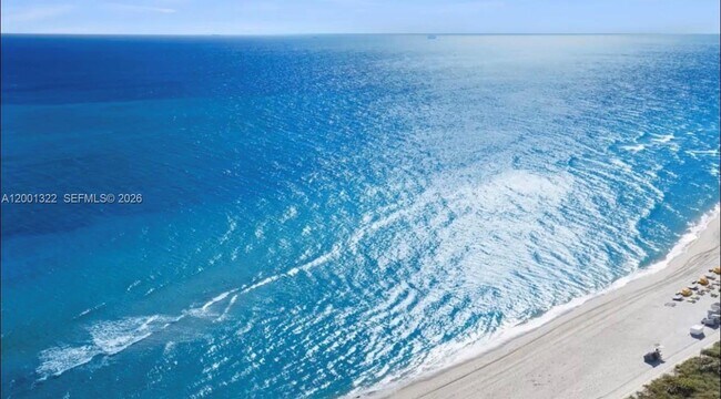 Foto del edificio - 6365 Collins Ave