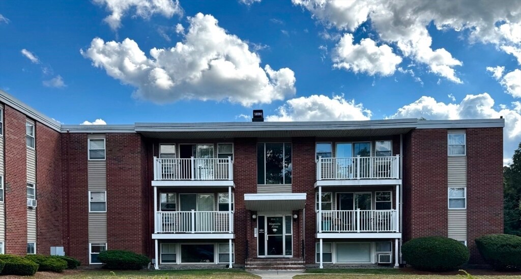 Primary Photo - 30 Worthen St