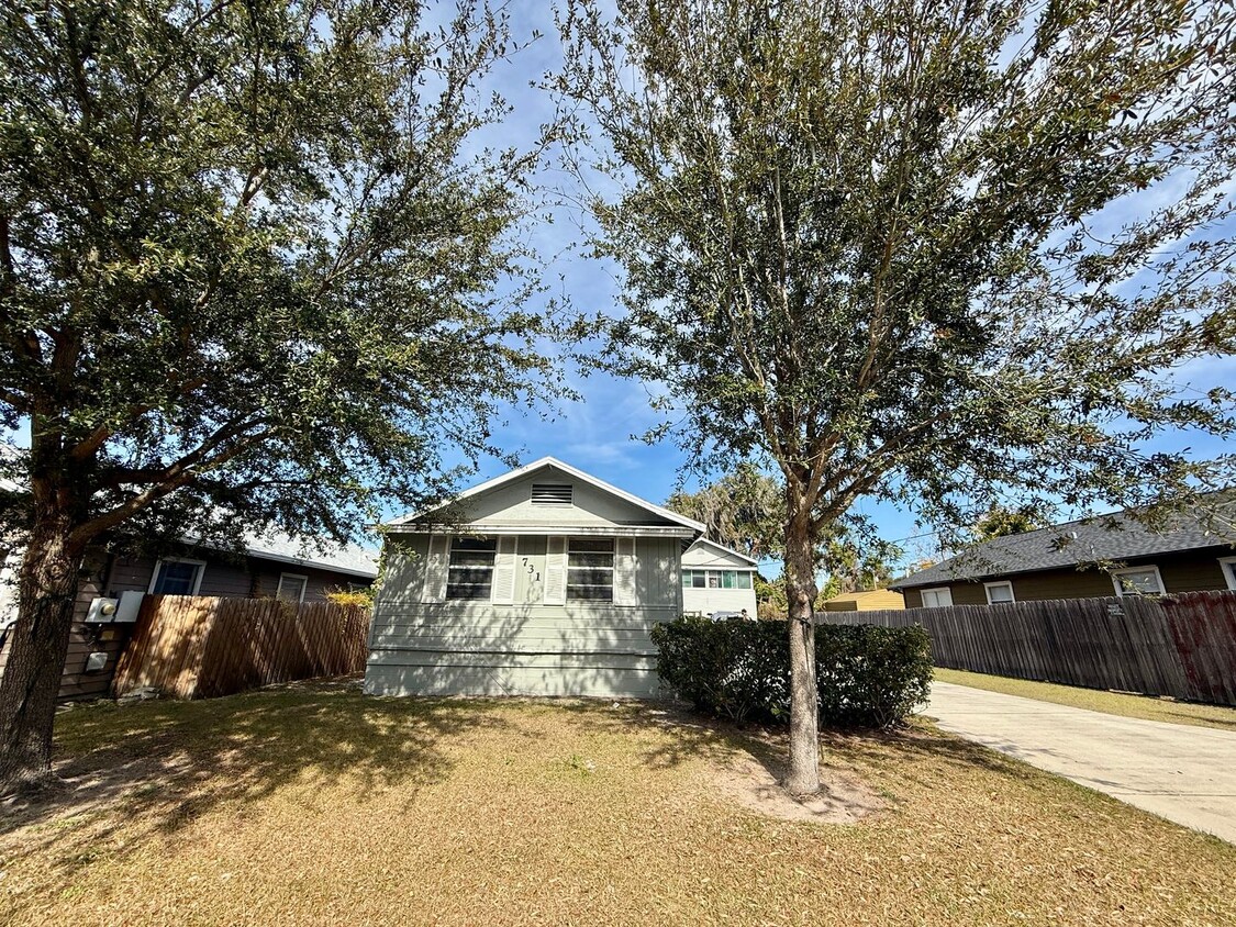 Foto principal - Cute 2/1 Home by Downtown!