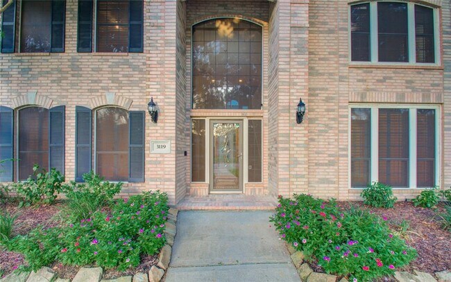 Building Photo - 3119 Sumac Dr