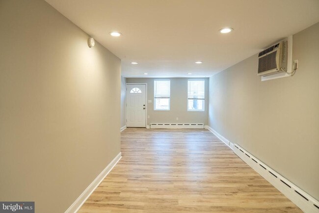 Building Photo - 939 Mountain St