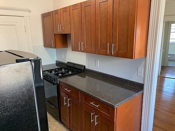 Building Photo - "Charming 1-Bedroom Retreat with Granite C...