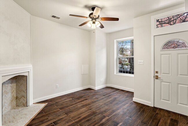 Foto del edificio - 918 3rd St NE