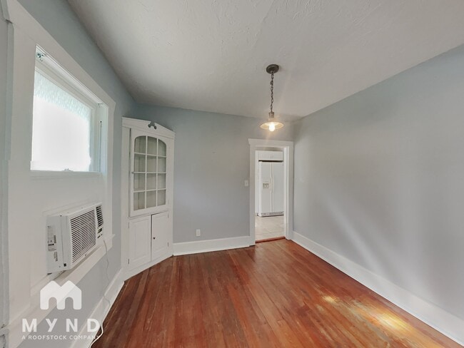 Building Photo - 543 13th Ave S Unit 1