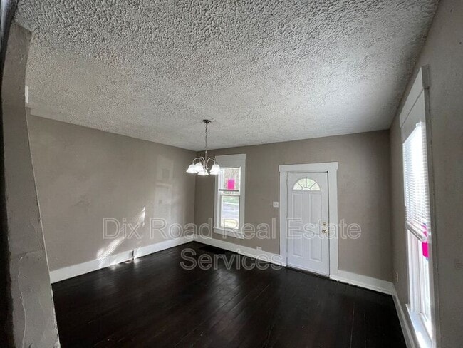 Foto del edificio - 305 Maple Ave