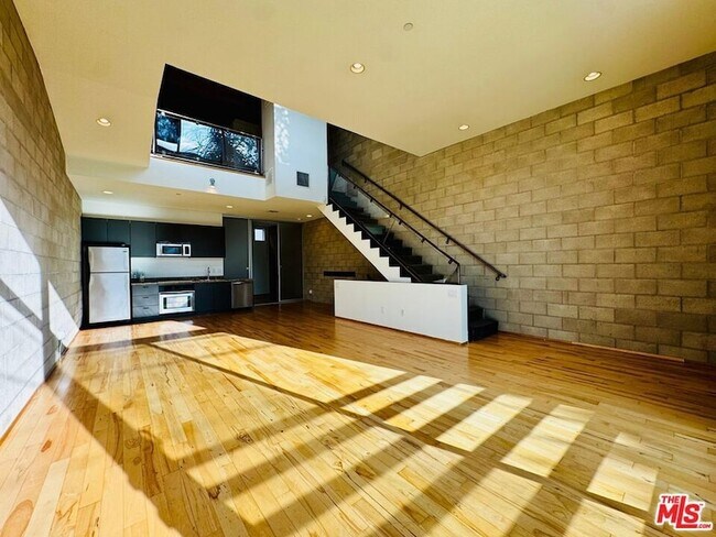 Foto del edificio - 717 Highland Ave