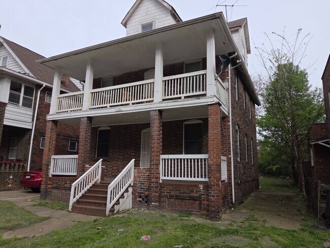 Foto del edificio - 15322 Yorick Ave