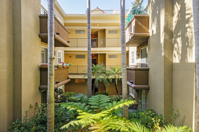 Foto del edificio - 2245 Beverly Glen Blvd.