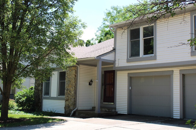 Building Photo - 6135 Sawmill Woods Dr