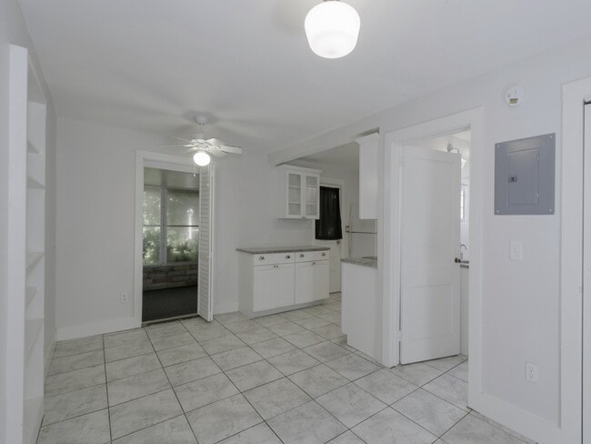 Building Photo - 2808 Clinton St S