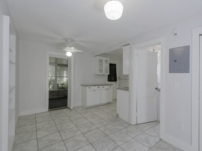 Foto del edificio - 2808 Clinton St S