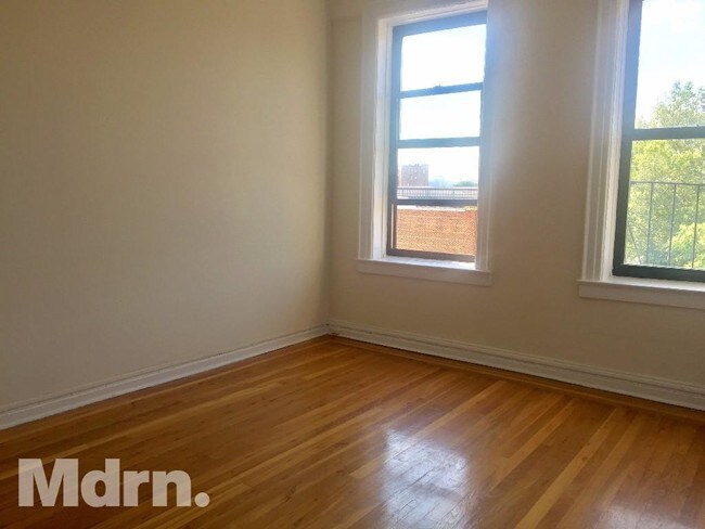 Foto del edificio - 3015 Roberts Ave