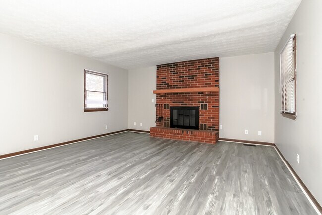 Foto del edificio - 2456 Bendel Dr