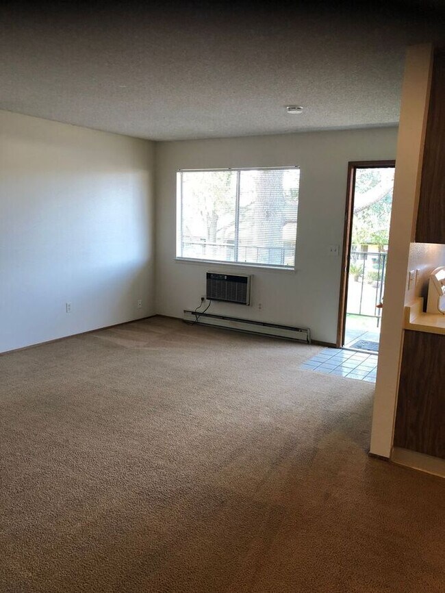 Building Photo - Lower level one bedroom apartment for rent...