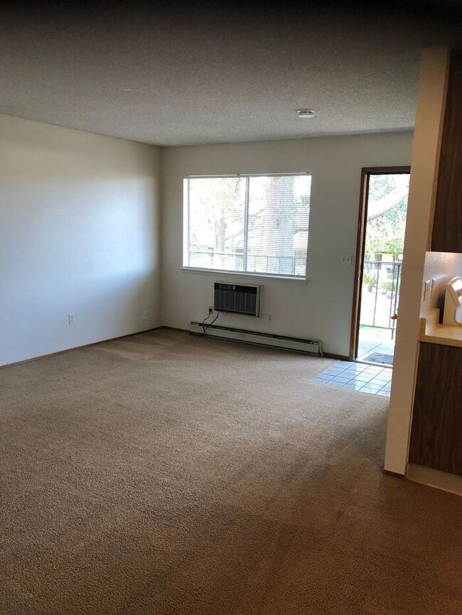 Foto del edificio - Lower level one bedroom apartment for rent...