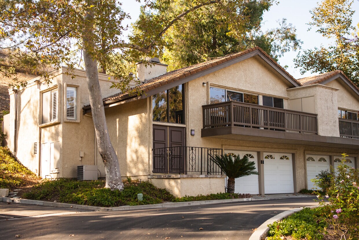 75 Rosehedge Ln Unit 1, Oak Park, CA 91377 Condo for Rent in Oak Park