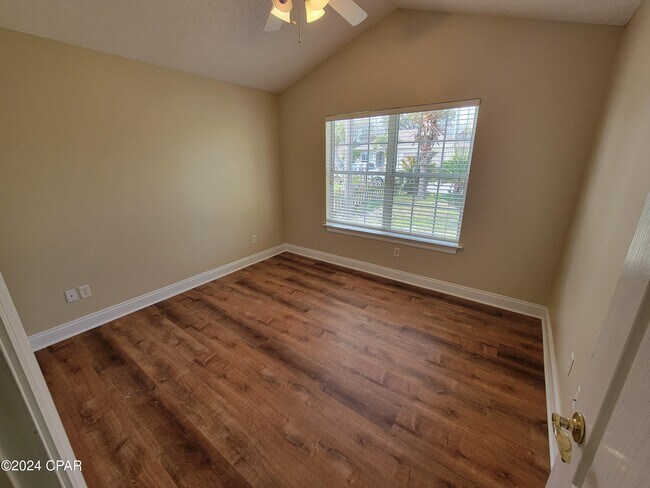 Building Photo - 207 Azalea St