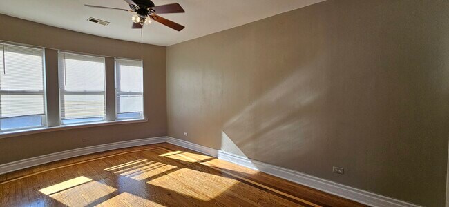 Foto del edificio - 48 N Menard Ave