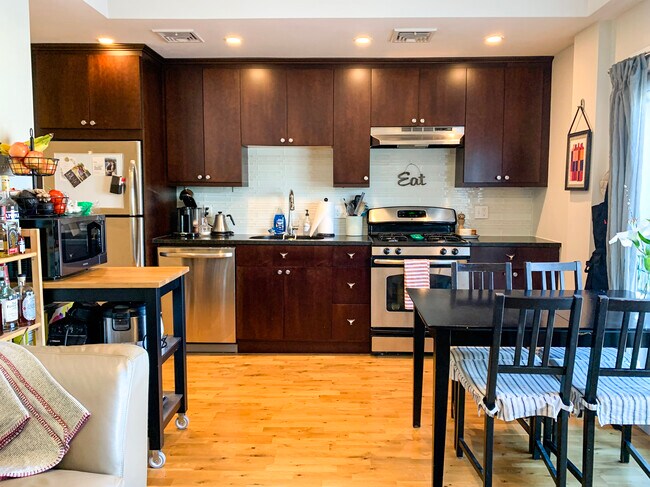 Kitchen - 126 Charles St