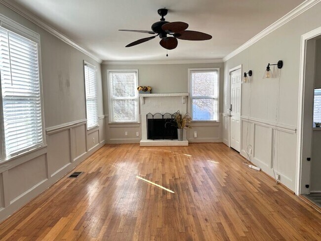 Building Photo - CHARMING HOME IN ROSEWOOD