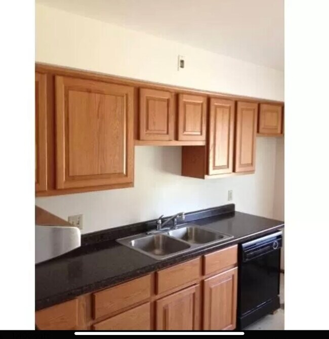 Foto del edificio - 7816 W Potomac Ave