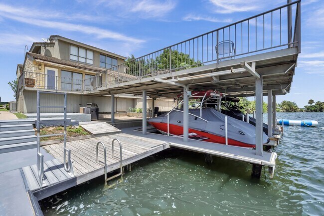 Foto del edificio - 533 Lighthouse Dr