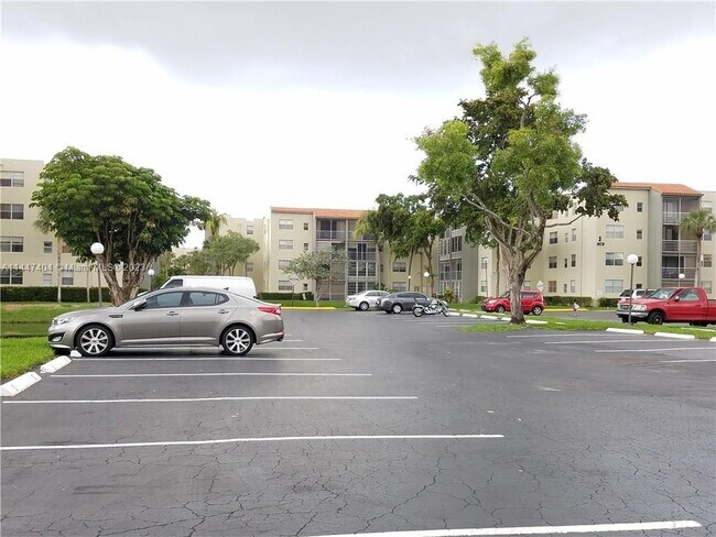 Building Photo - 1820 N Lauderdale Ave
