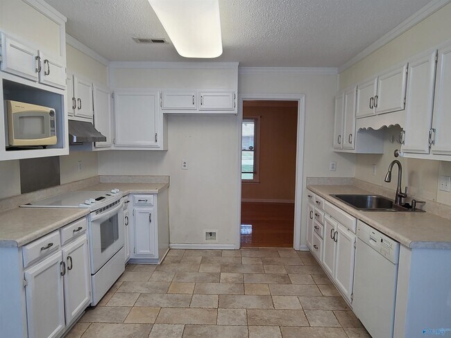 Building Photo - 119 Bibb Dr