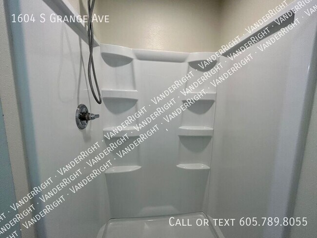 Foto del edificio - 1604 S Grange Ave