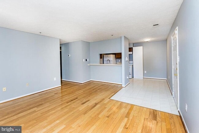 Foto del edificio - 4732 Dorsey Hall Dr