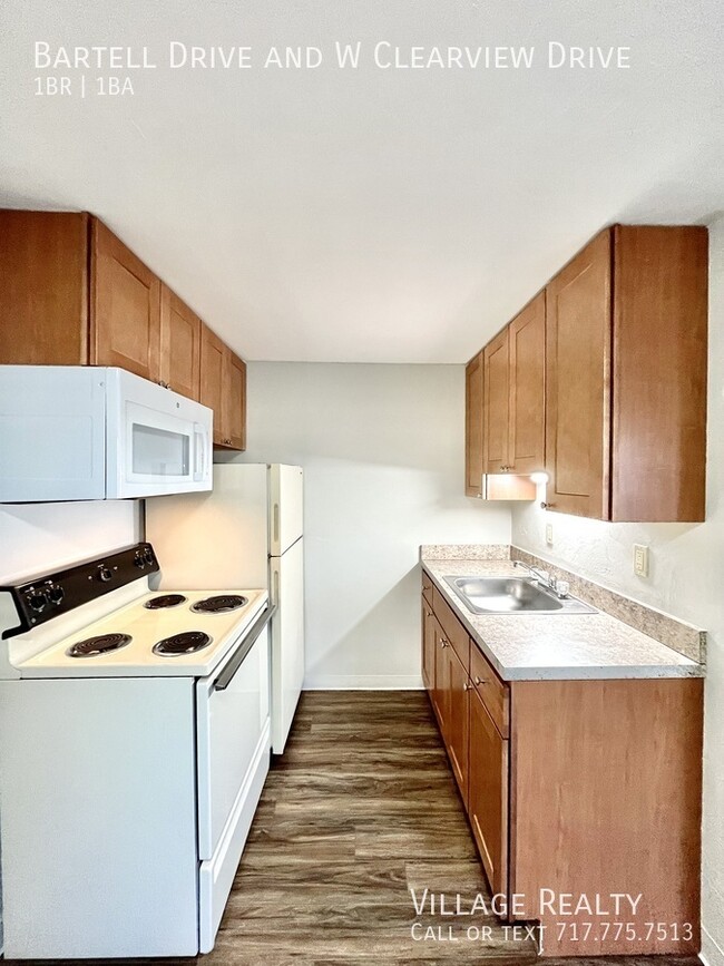 Foto del edificio - Newly-remodeled 1-Bed Convenient to I-83 &...