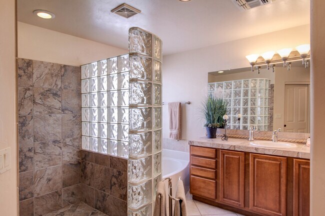 Building Photo - 4399 N Ocotillo Canyon Dr