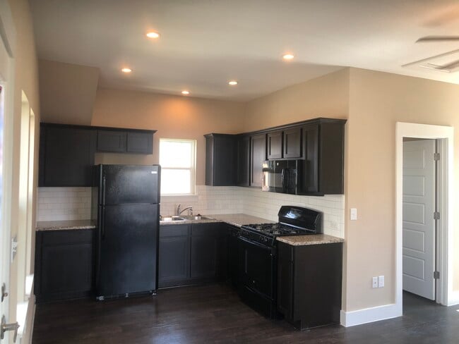 Building Photo - 819 Morrow St