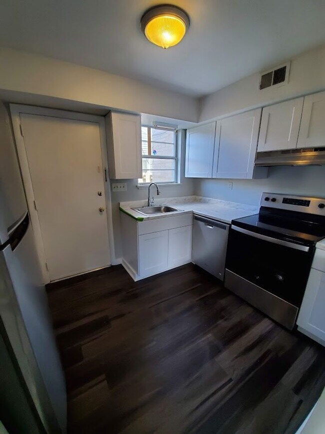Building Photo - West Shore Schools Apartment For Rent, 1st...