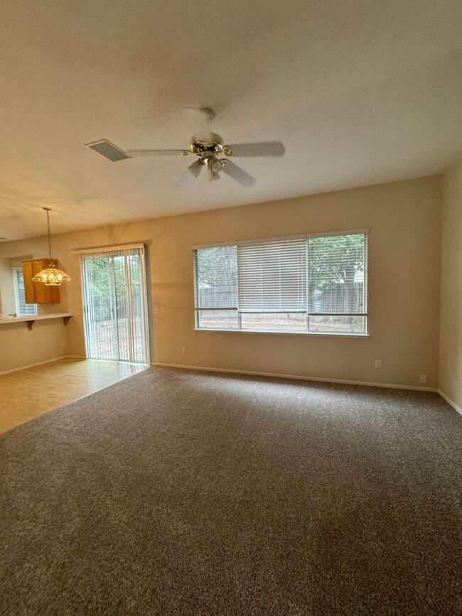 Building Photo - Roseville home with new carpet & paint!